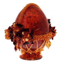 Сувенирное пасхальное яйцо из янтаря «Барыня»