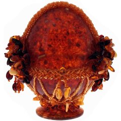 Сувенирное пасхальное яйцо из янтаря «Барыня»