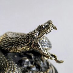 Бронзовая фигурка «Змея на камнях» в подарок коллекционеру