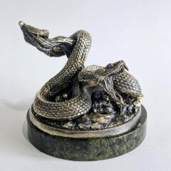 Бронзовая фигурка «Змея на камнях» в подарок коллекционеру