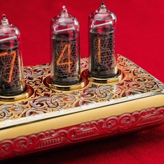 Ламповые часы «Бесконечность времени» в позолоченном корпусе