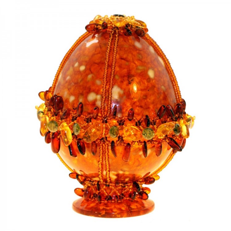 Пасхальное сувенирное яйцо из янтаря «Барышня»