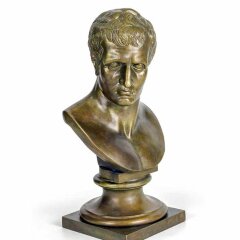 Скульптурный бюст «Наполеон» в подарок коллекционеру