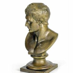 Скульптурный бюст «Наполеон» в подарок коллекционеру