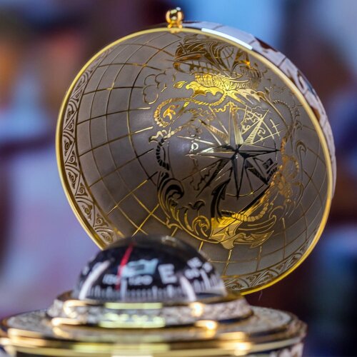 Сувенирный глобус компас «Три кита» в подарок руководителю