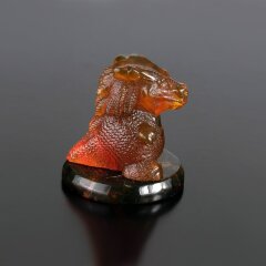 Резная фигурка из цельного янтаря «Дракончик» в подарок к новому 2024 году