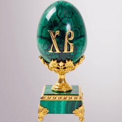 Малахитовое яйцо «Пасхальное торжество ХВ» с позолоченным декором в подарок к пасхе