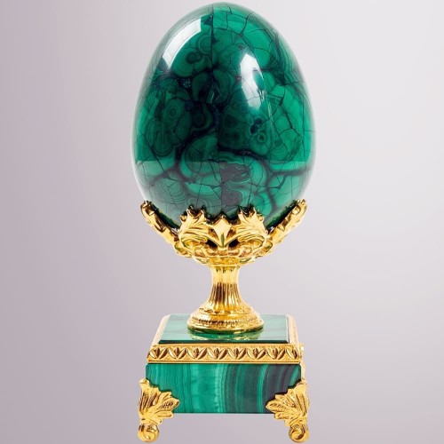 Малахитовое яйцо «Пасхальное торжество ХВ» с позолоченным декором в подарок к пасхе