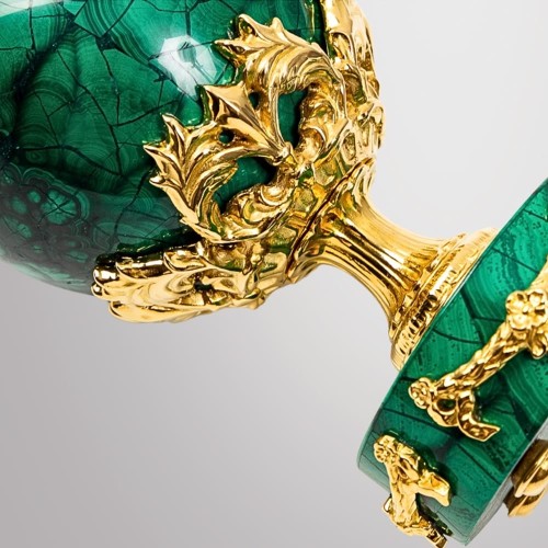 Малахитовое яйцо «Пасхальное торжество ХВ» с позолоченным декором в подарок к пасхе