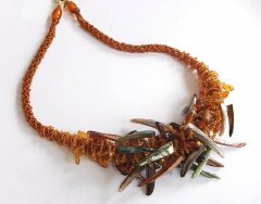 Колье из янтаря «Интрига»