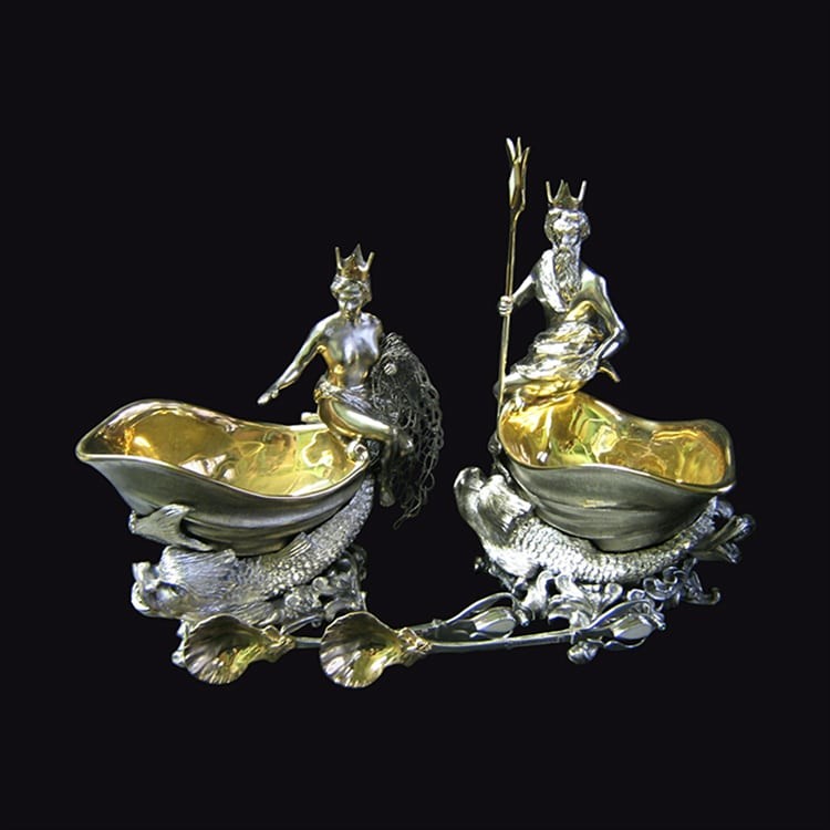 Серебряная икорница «Посейдон и Амфитрита с неводом» с позолоченной ложечкой
