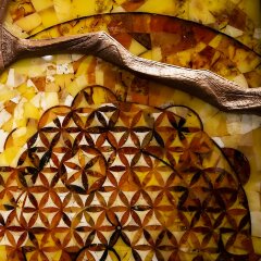 Интерьерное резное панно «Цветок жизни» из корня ореха и янтаря