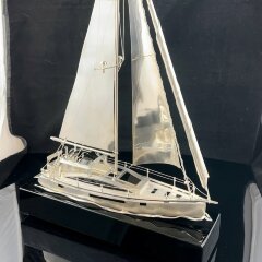 Серебряная копия яхты «Jeanneau Cornetta» в подарочном футляре — Премиум подарки