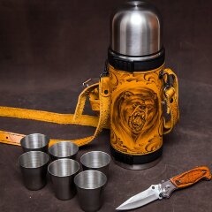 Походный термос «Грибник» обтянутый кожей с ножом и стопками