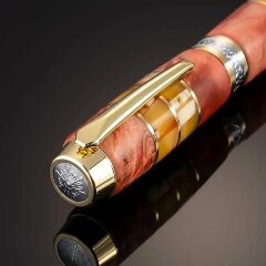 Хромированная перьевая ручка «Ричард» из капа берёзы и янтаря