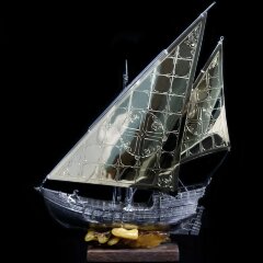 Серебряный сувенир «Парусник» в подарочном футляре — Премиум подарки