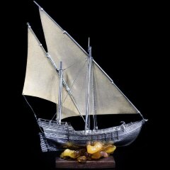 Серебряный сувенир «Парусник» в подарочном футляре — Премиум подарки