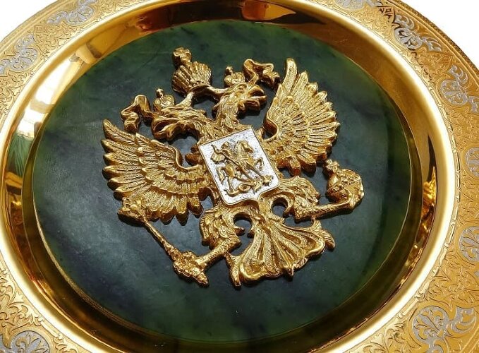 Сувенирная тарелка «Герб России» на нефрите