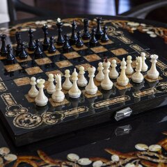 Подарочные шахматы «Арабески марин» из морёного дуба и янтаря