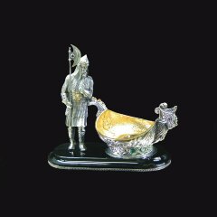 Серебряная икорница «Витязь с чаркой» на камне обсидиан