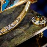 Интерьерная композиция «Охотничий сокол» — украшенный нож на подставке из натурального нефрита