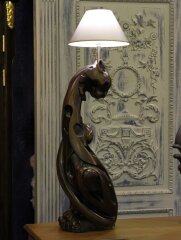 Дизайнерская настольная лампа «Чёрная кошка» из дерева