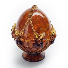 Красивое пасхальное яйцо из янтаря «Загадка»