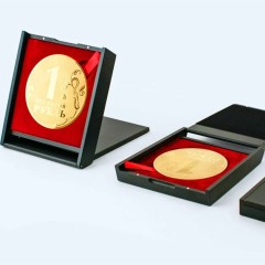 Корпоративная медаль с логотипом «Юбилей компании» для награждения сотрудников