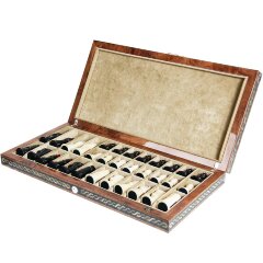 Подарочные шахматы «Арабески» из корня ореха и янтаря