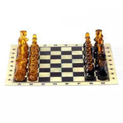 Шахматные фигуры «Фишер» из янтаря на пластиковой доске