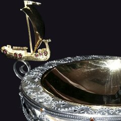 Серебряная икорница «GALIOTIS» из морской раковины с ладьёй