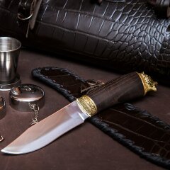 Кожаная фляжка «Двушка» с охотничьим ножом и стопками