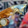 Интерьерная композиция с часами «Стражи времени» — украшенные ножи на подставке из дерева ценных пород