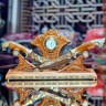 Интерьерная композиция с часами «Стражи времени» — украшенные ножи на подставке из дерева ценных пород