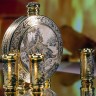 Походная фляжка «Схватка» с тремя стопками в подарок мужчине охотнику