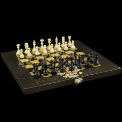 Подарочные шахматы «Герб России» из морёного дуба и янтаря