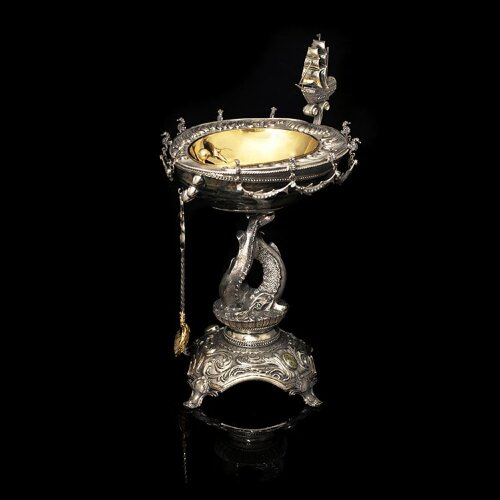 Серебряная икорница «Галиотис» из морской раковины с фрегатом
