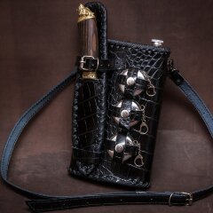 Кожаная фляжка «Полторашка» с охотничьим ножом и стопками