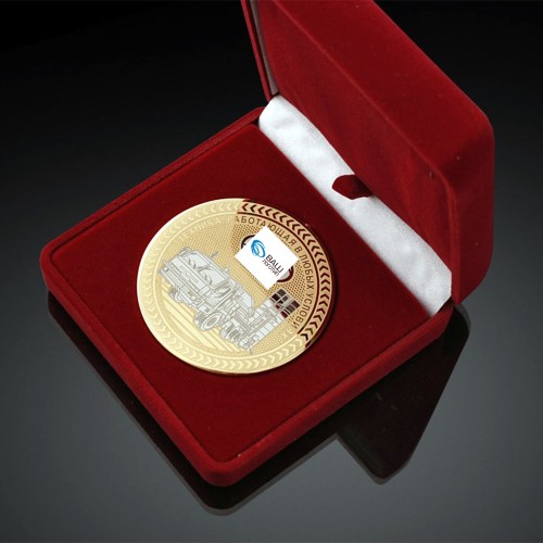 Позолоченная медаль с логотипом «Наградная» в подарок сотрудникам