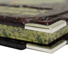 Иллюстрированная книга «Вино; Новый полный справочник» в кожаном переплёте