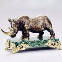 Сувенирная статуэтка «Золотой носорог» на малахите в подарок мужчине охотнику