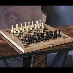 Подарочные шахматы «Флора» из карельской берёзы и янтаря