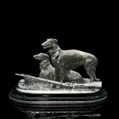 Серебряная статуэтка «Борзые» на постаменте из вулканического камня обсидиан