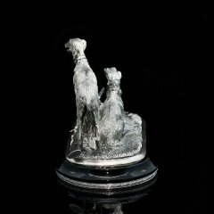 Серебряная статуэтка «Борзые» на постаменте из вулканического камня обсидиан