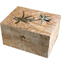 Подарочная шкатулка «Каталея» из карельской берёзы и янтаря