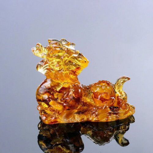 Миниатюрная фигурка из янтаря «Китайский дракон» — как символ нового 2024 года