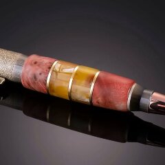 Стильная письменная ручка «Винчестер» из капа берёзы с янтарём