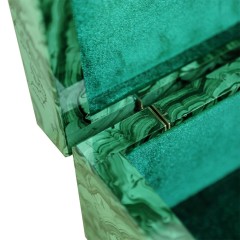 Изысканная малахитовая шкатулка «Хозяйка медной горы» с зелёным бархатом