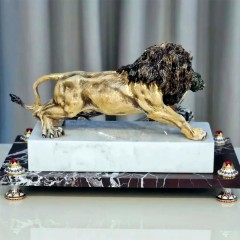 Настольный набор «Непокоренный лев» — АРТ композиция с украшенным ножом на подставке из натурального камня