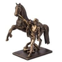 Сувенирная статуэтка «Конь Клодта» №1 украшающая Аничков мост — как оригинальный подарок из СПб